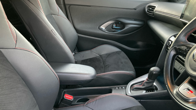 Toyota Yaris Cross 1.5 Hybrid GR Sport 5dr CVT Hybrid Estate